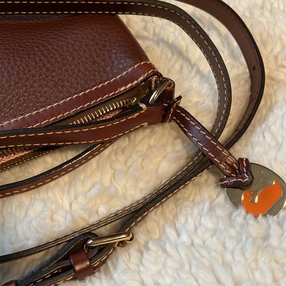 Dooney & Bourke leather letter carrier - Picture 7 of 9